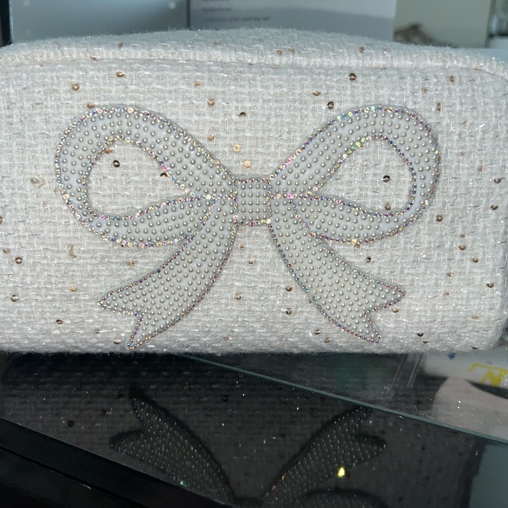 Elegant White Bow Cosmetic bag